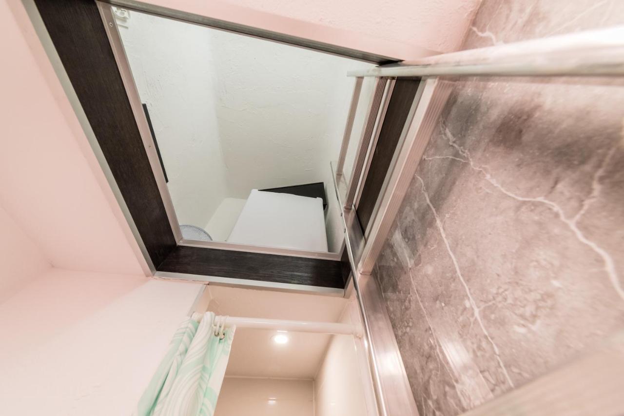 Micro Apartments 2,5 Qm - Najmniejsze Apartamenty Swiata 2,5 Mkw Краків Екстер'єр фото